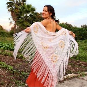 ✨vintage fringe shawl✨